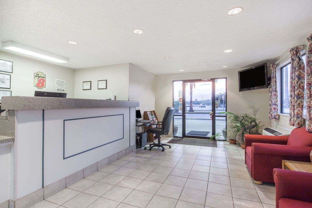 Super 8 by Wyndham Cleveland TX 4/29