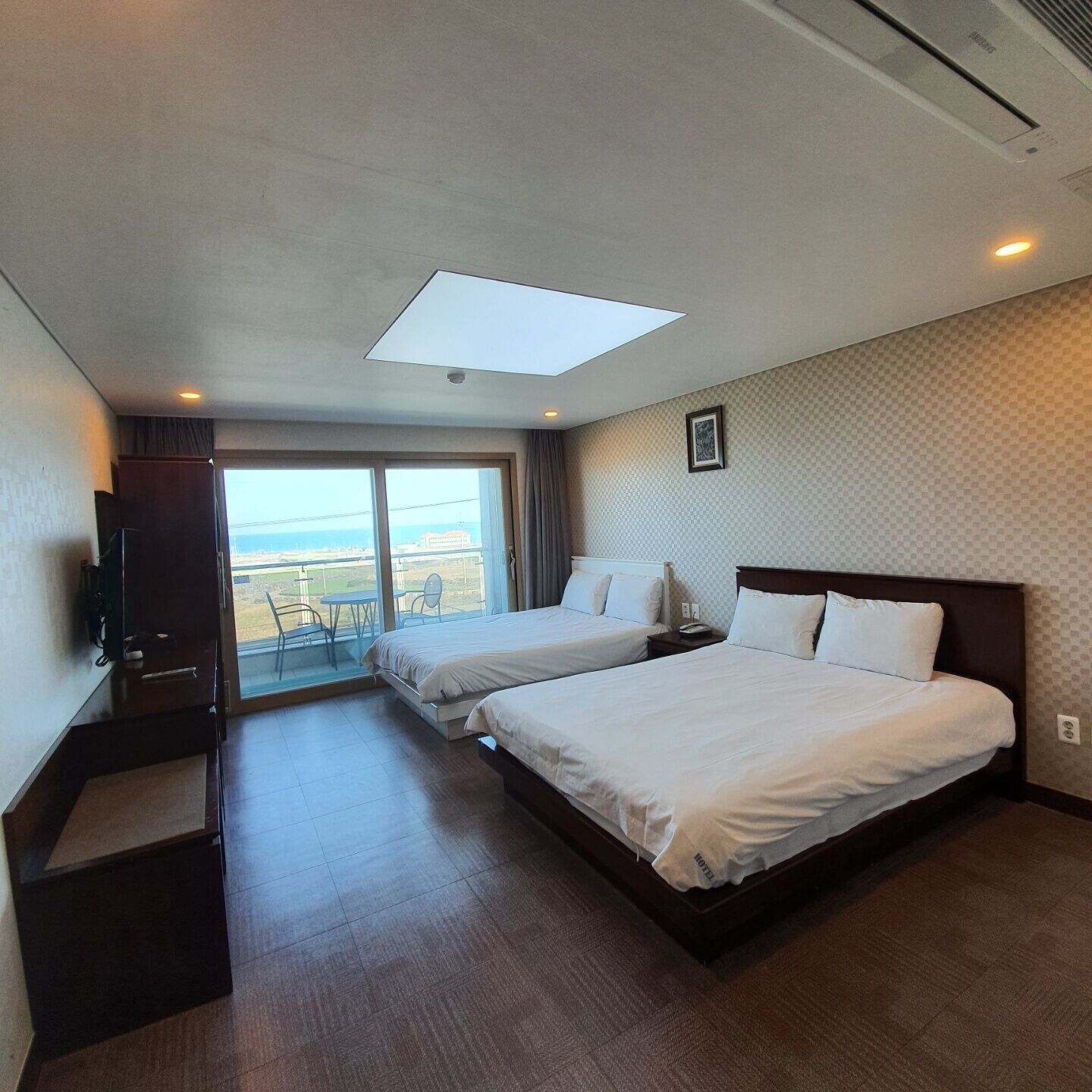 DELUXE, TWIN BEDS, OCEAN VIEW