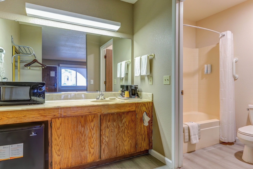 Rodeway Inn Jackson - Martell 7/57