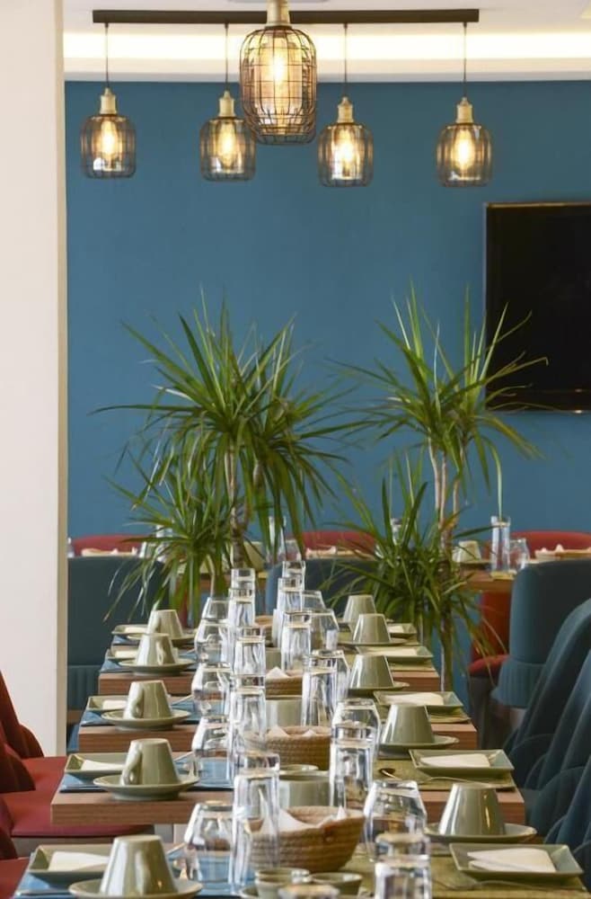 Maia Hotel Suites 36/44