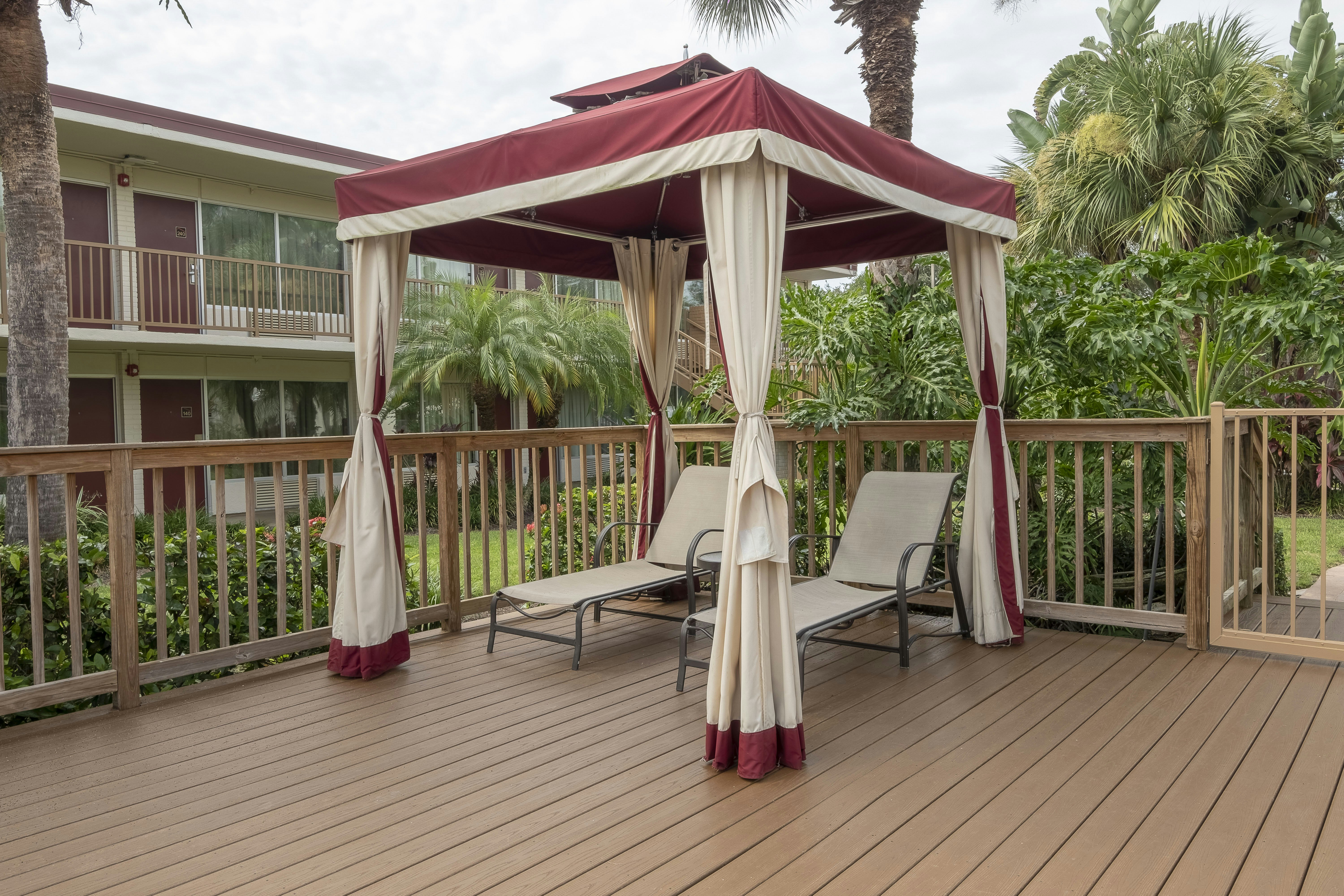 Red Roof PLUS & Suites Naples Downtown-5th Ave S 12/26