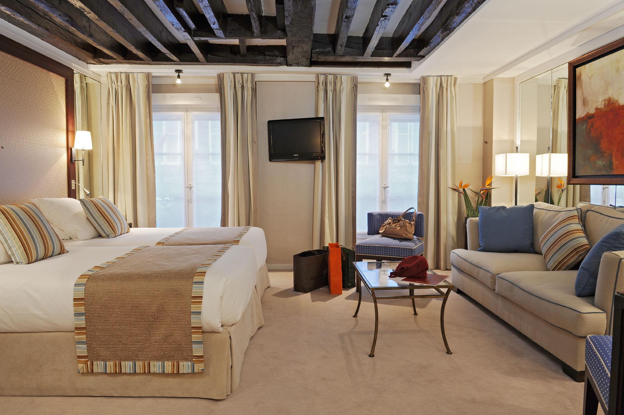 Room at Hotel Folkestone Opera, PARIS