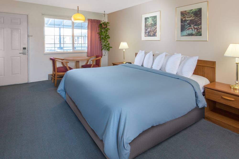 Redwood Inn 14/28