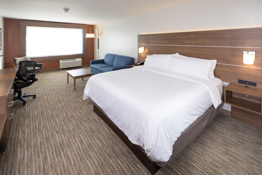 Holiday Inn Express & Suites Kalamazoo West 15/46
