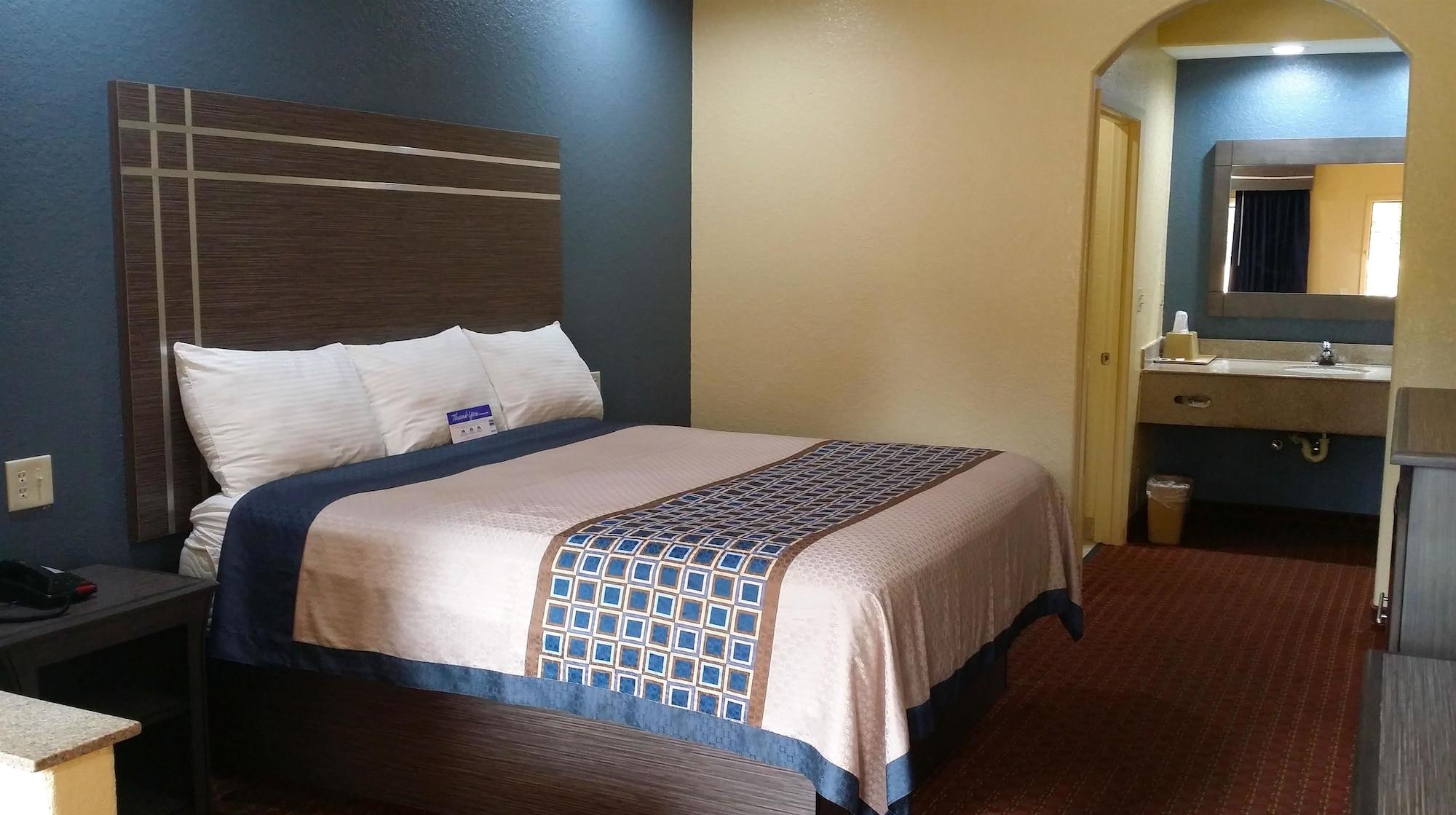 ROOM, KING BED