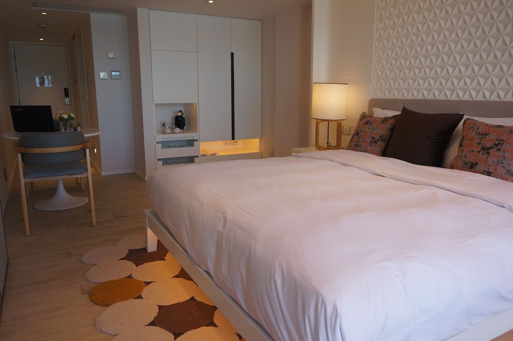 The Pier Hotel 10/69