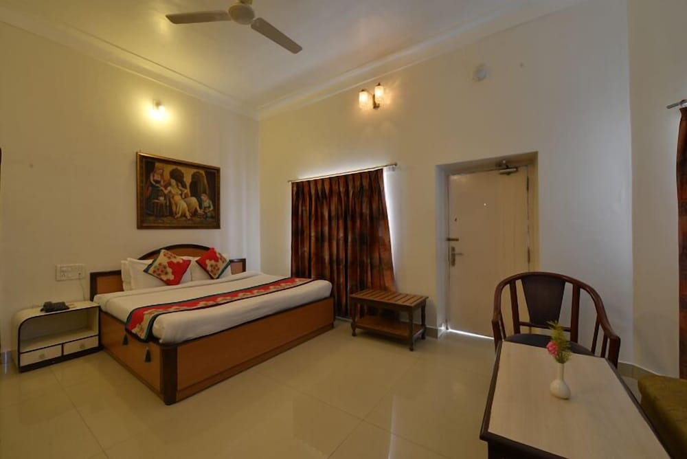 HOTEL KARNAVATI 18/50