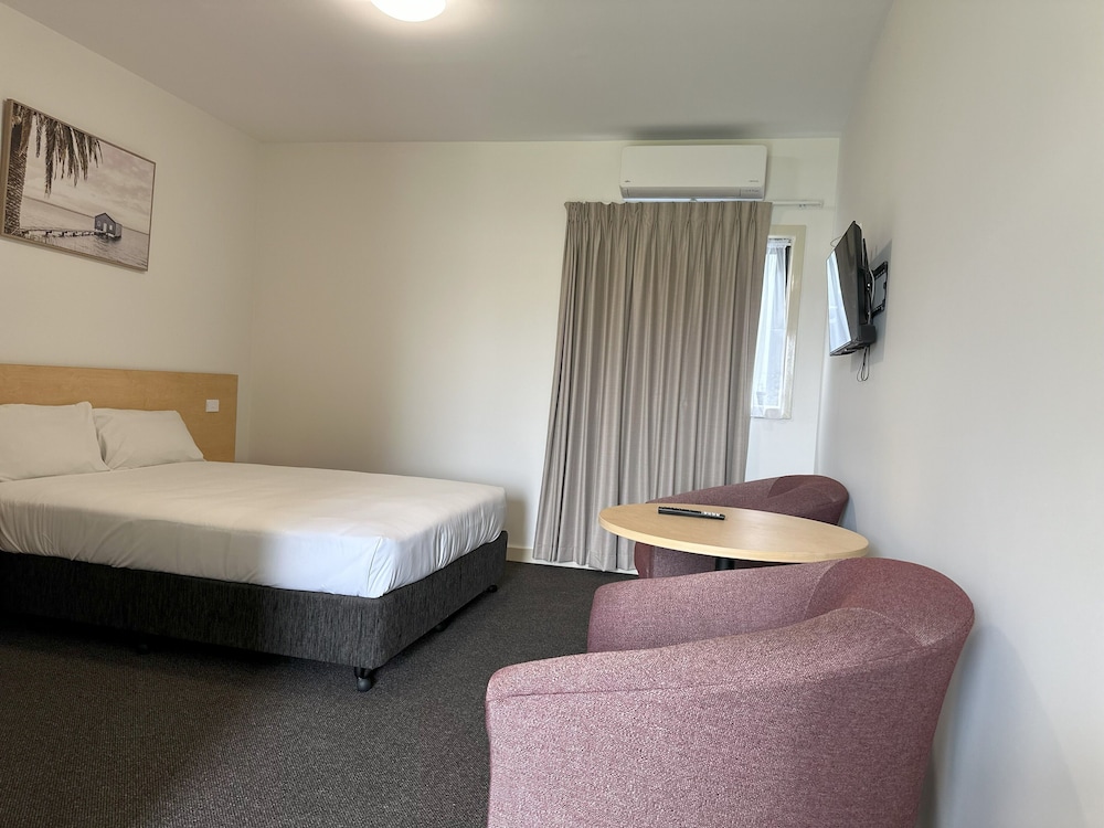 DELUXE, DOUBLE BED