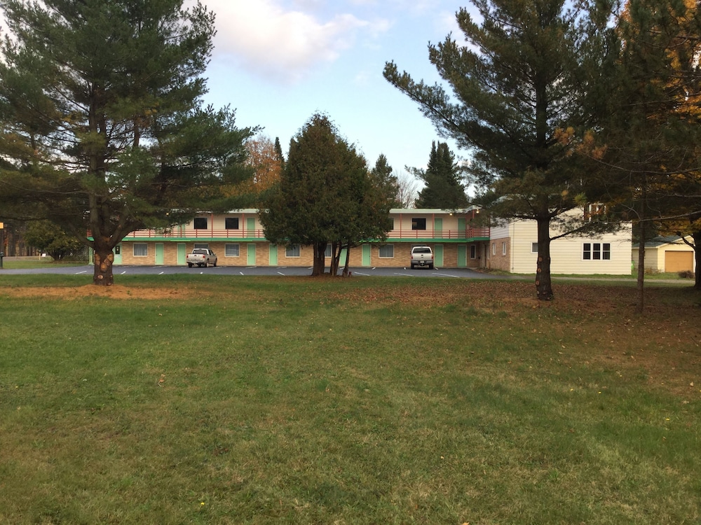 Cedars Motel 62/72