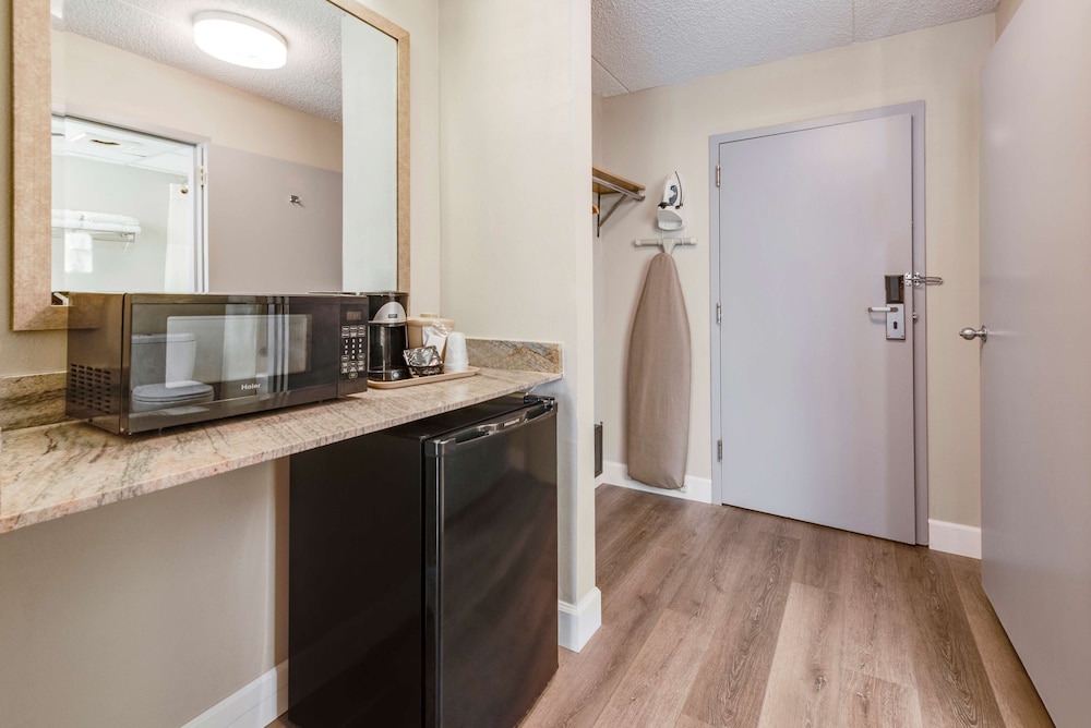 SureStay Plus Hotel by Best Western McGuire AFB Jackson 7/40