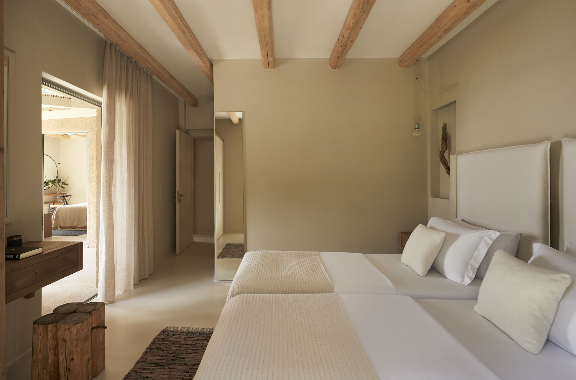 3 BEDROOMS, VILLA