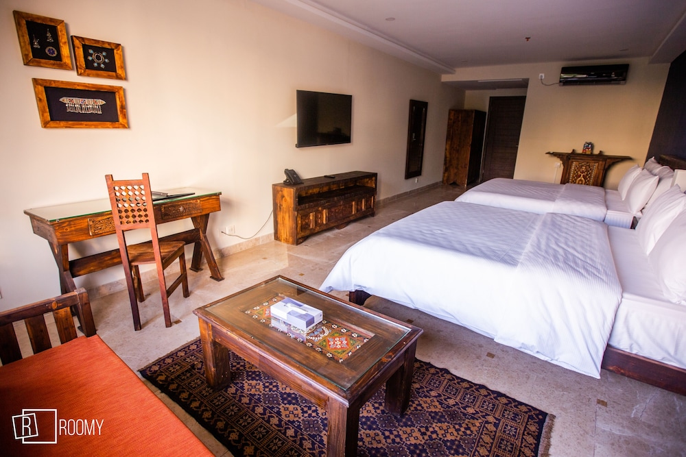 Roomy Signature Hotel 24/40