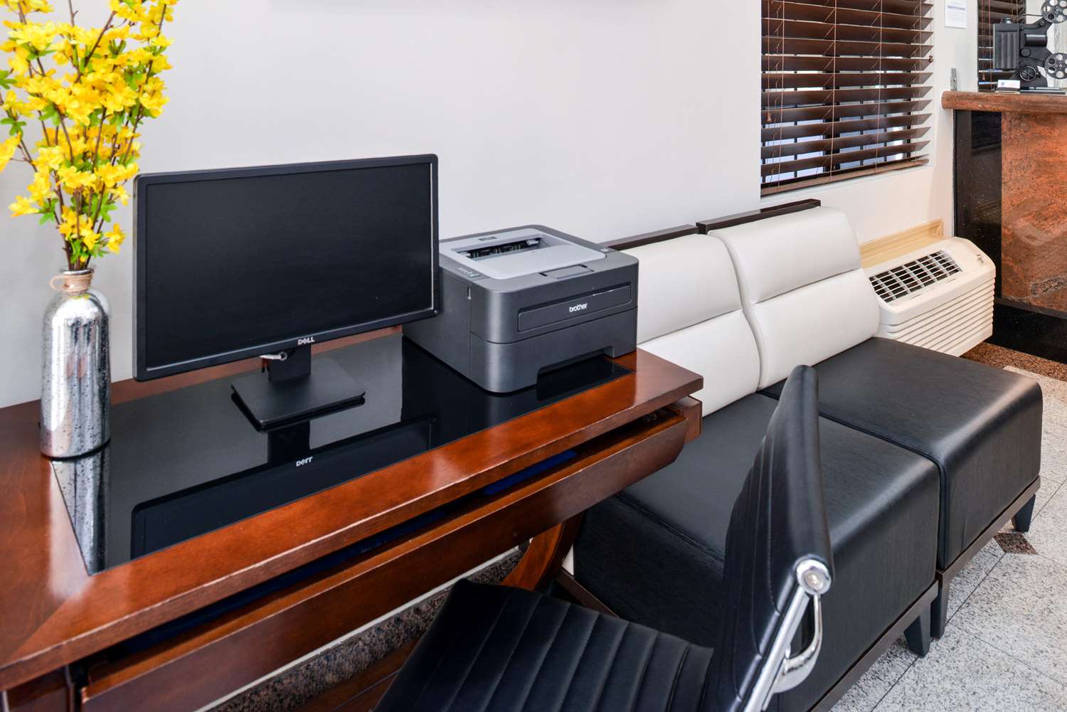 Best Western Hollywood Plaza Inn - Hollywood Walk of Fame Hotel-LA 31/37