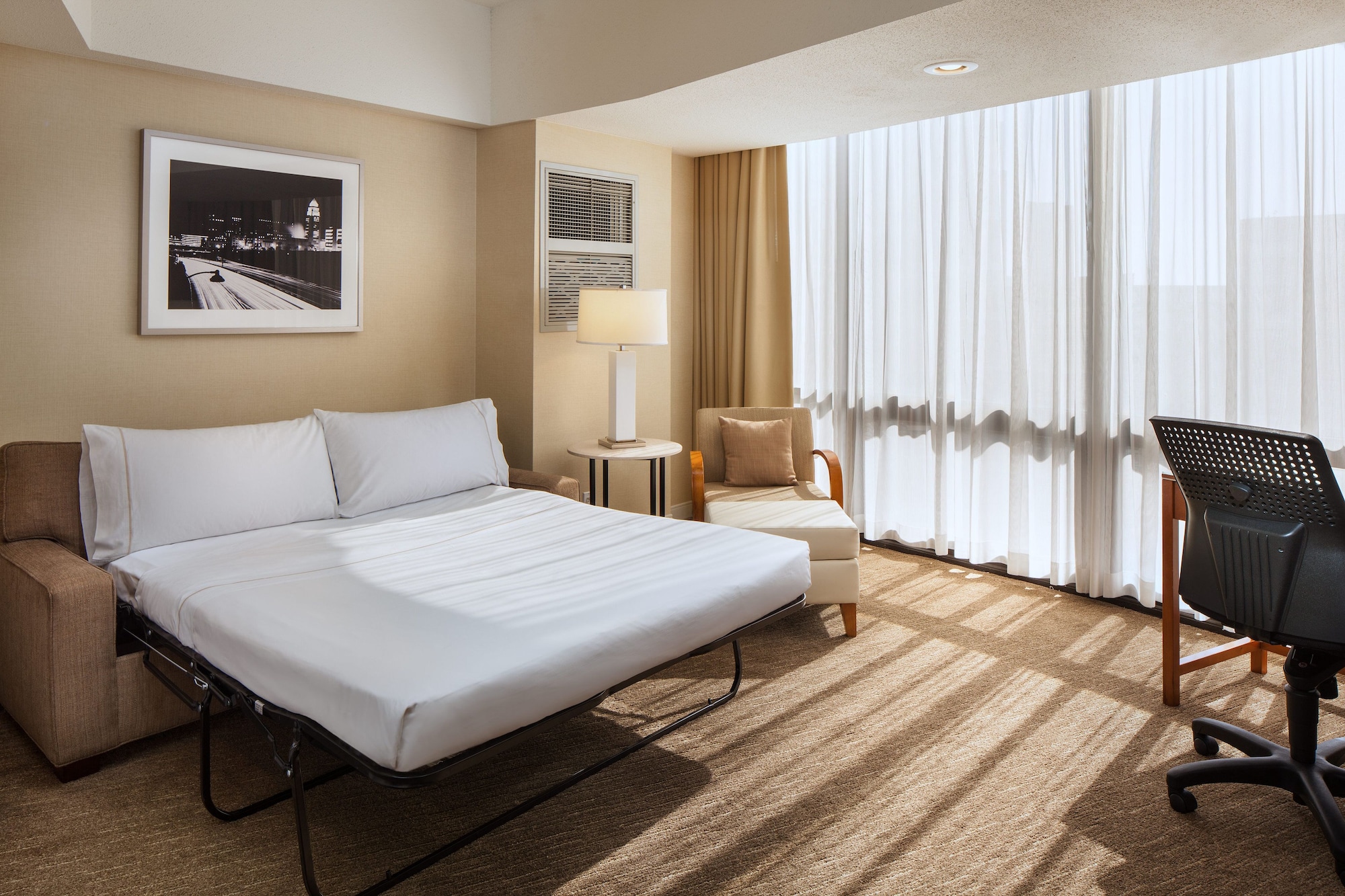 1 Bedroom, Tower, Suite, King Bed, City View, Sofa