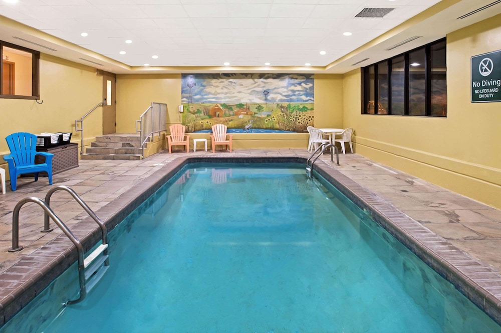 La Quinta Inn Suites Salina 5/57