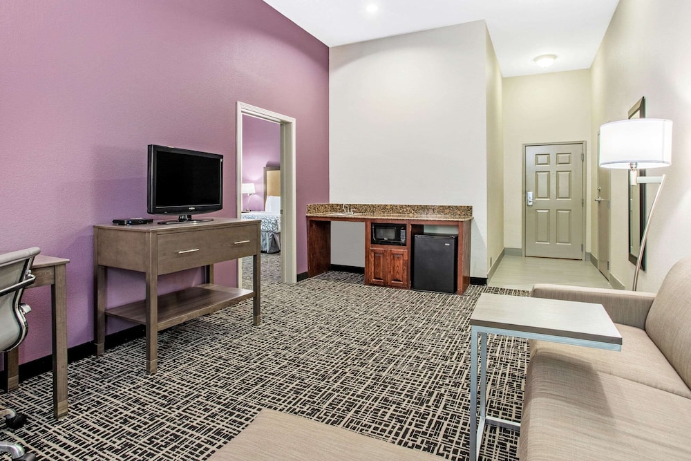 La Quinta Inn Suites Hillsboro 32/46