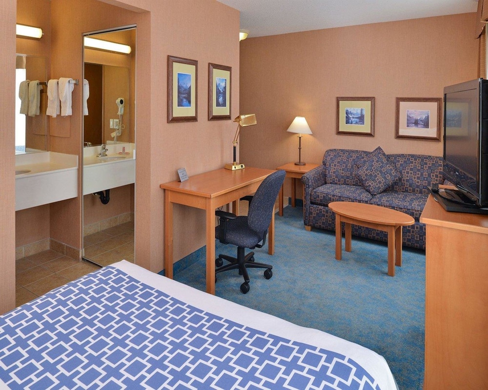 Econo Lodge Inn & Suites Calgary - University 18/32