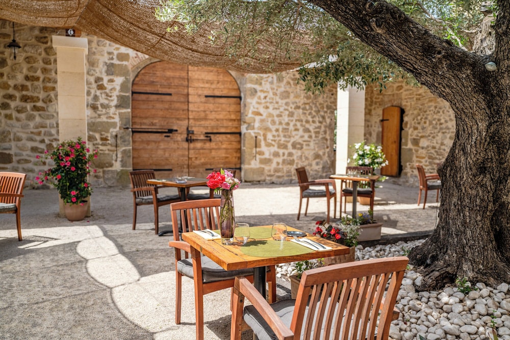 Chateau de Massillan 6/50