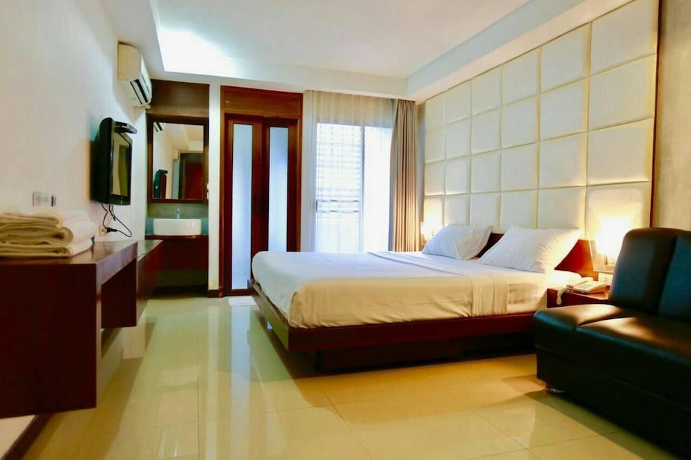 Collection O The Bangkok Cha Cha Suite 29/56