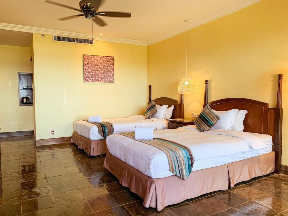 Garden, Twin Beds, Partial Sea View, Sea View