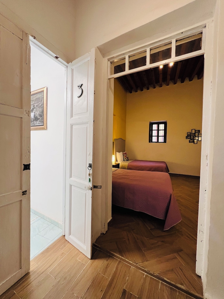 Hotel Universidad 7/50