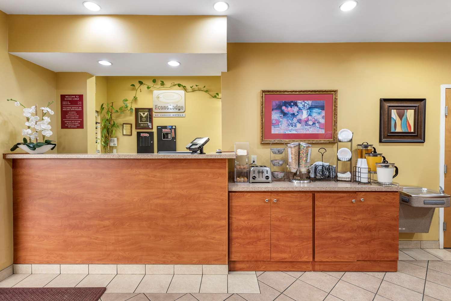 Econo Lodge Louisville Airport 4/40