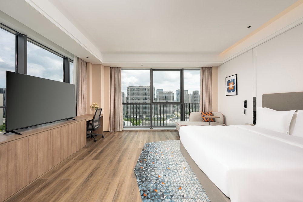 Standard, King Bed, Extra Floor Space