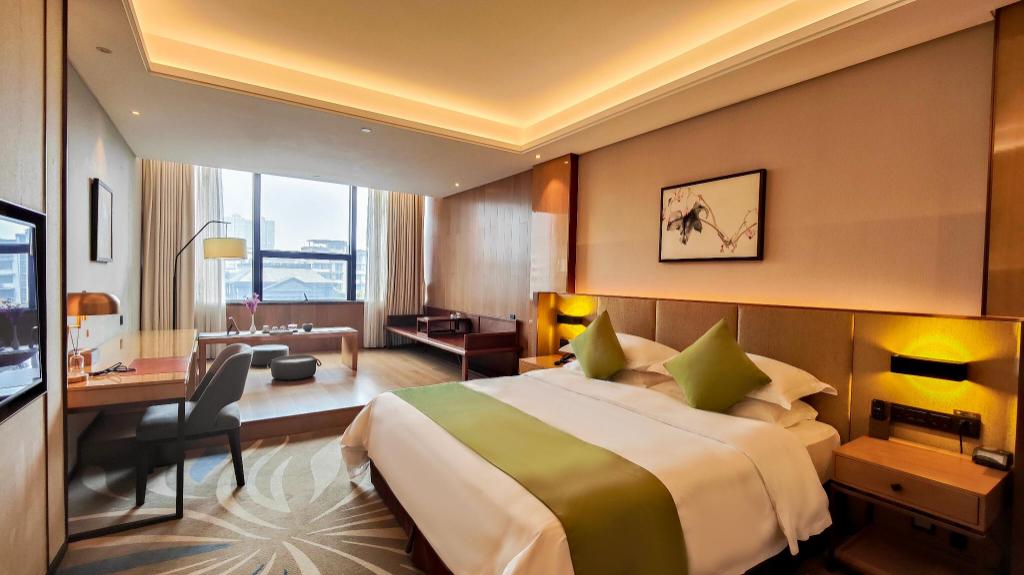 Deluxe, King Bed