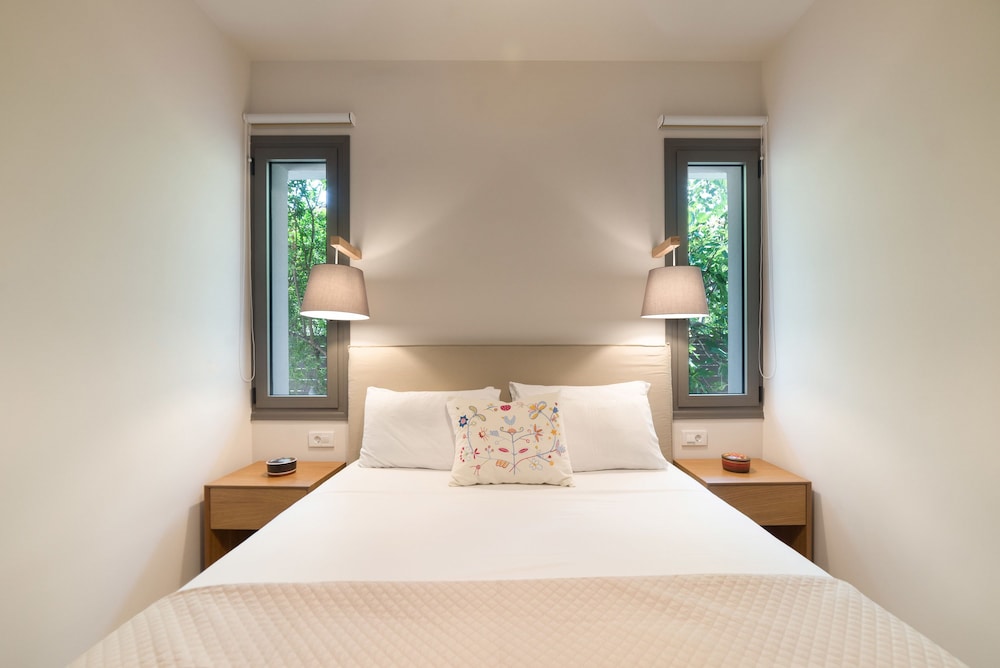 Lemonia Accommodations 11/50