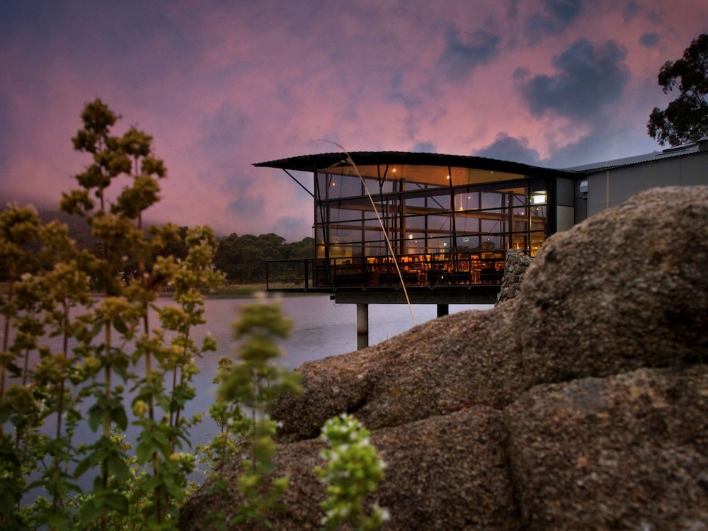 Oaks Lake Crackenback Resort in CRACKENBACK