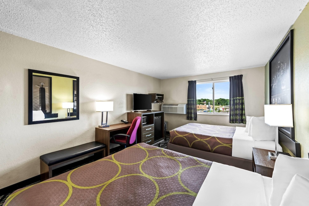 Super 8 By Wyndham Independence Kansas City 37/55