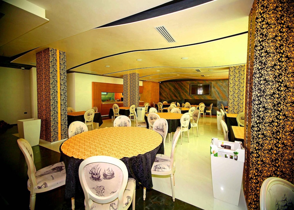 Hotel Palace Vlore 48/48