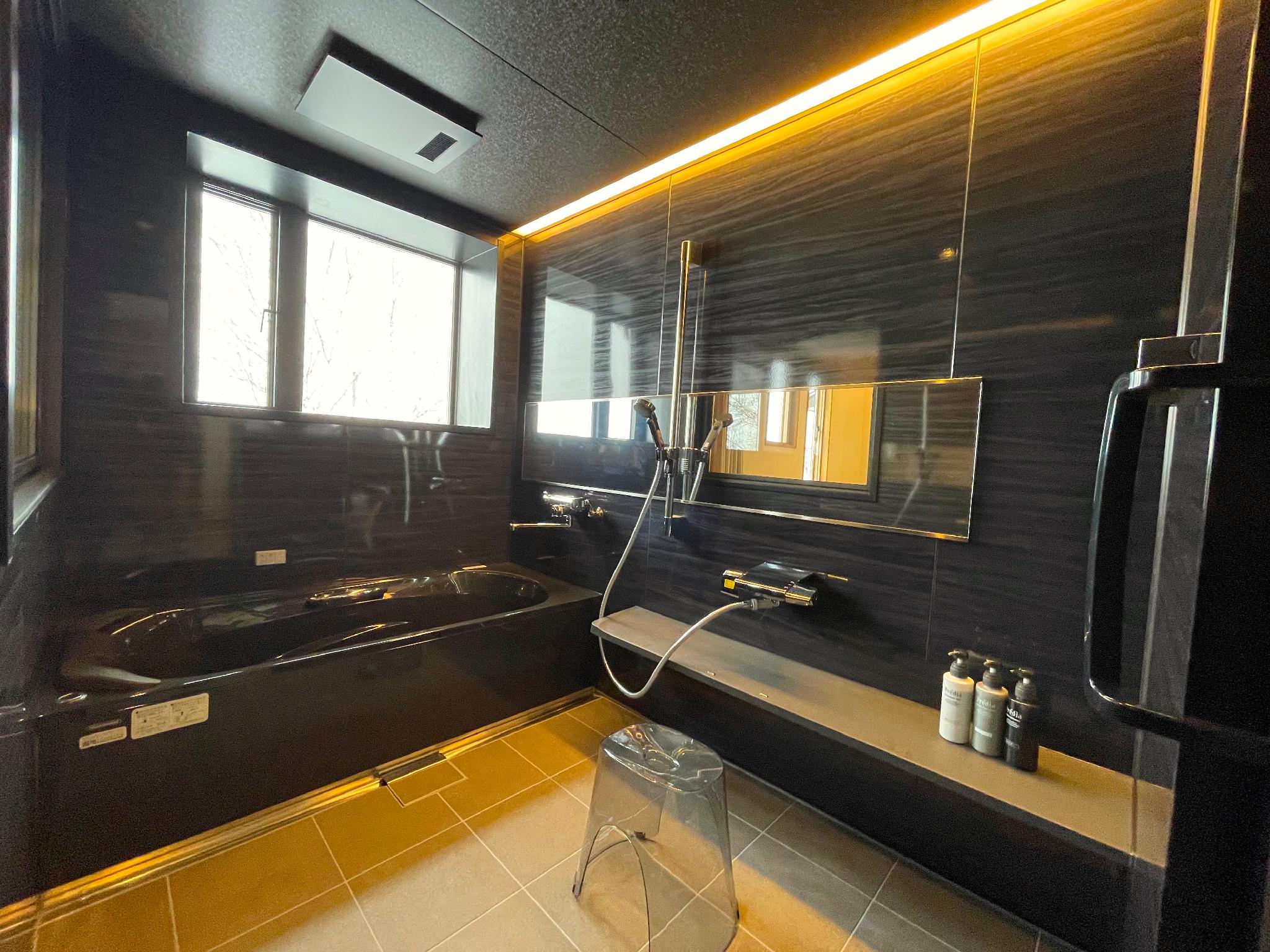 Luxury, Suite, Twin Beds, Lake View, Bathtub