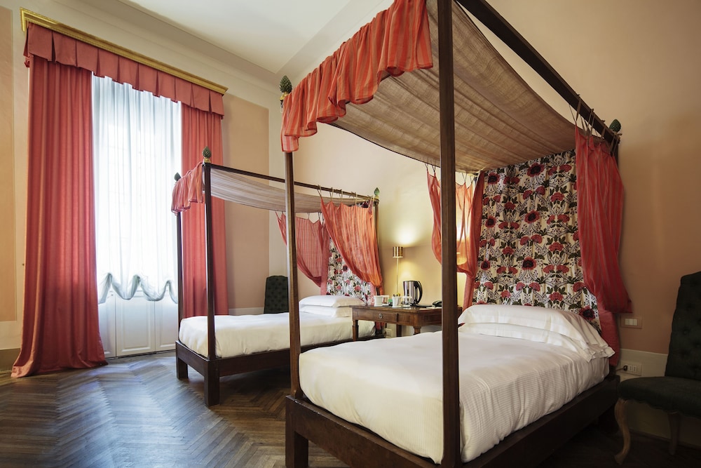DELUXE, DOUBLE BED
