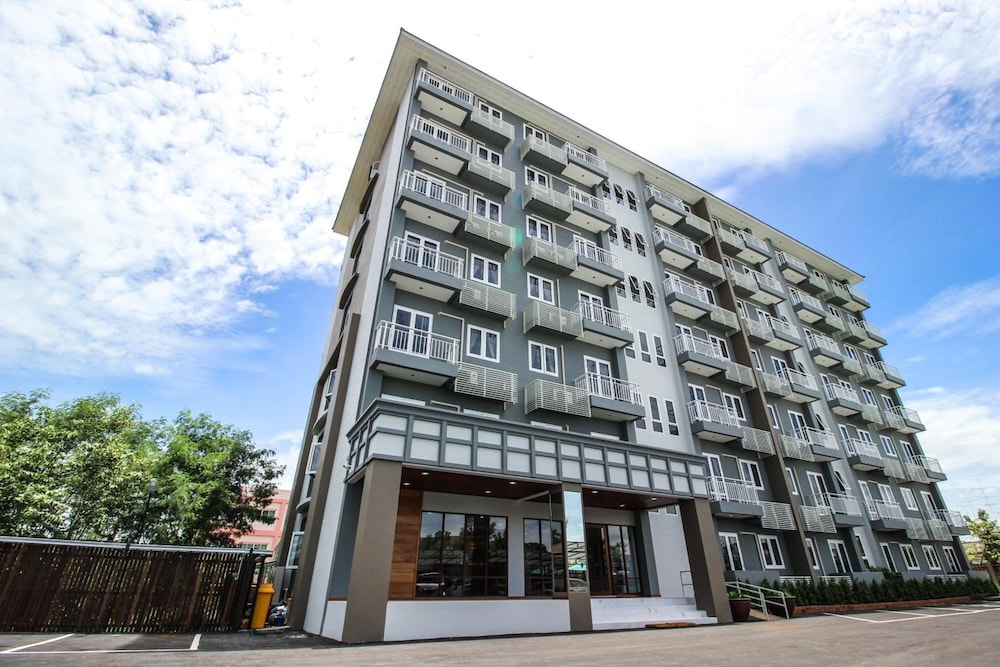 Tai-Shan Suites 3/51