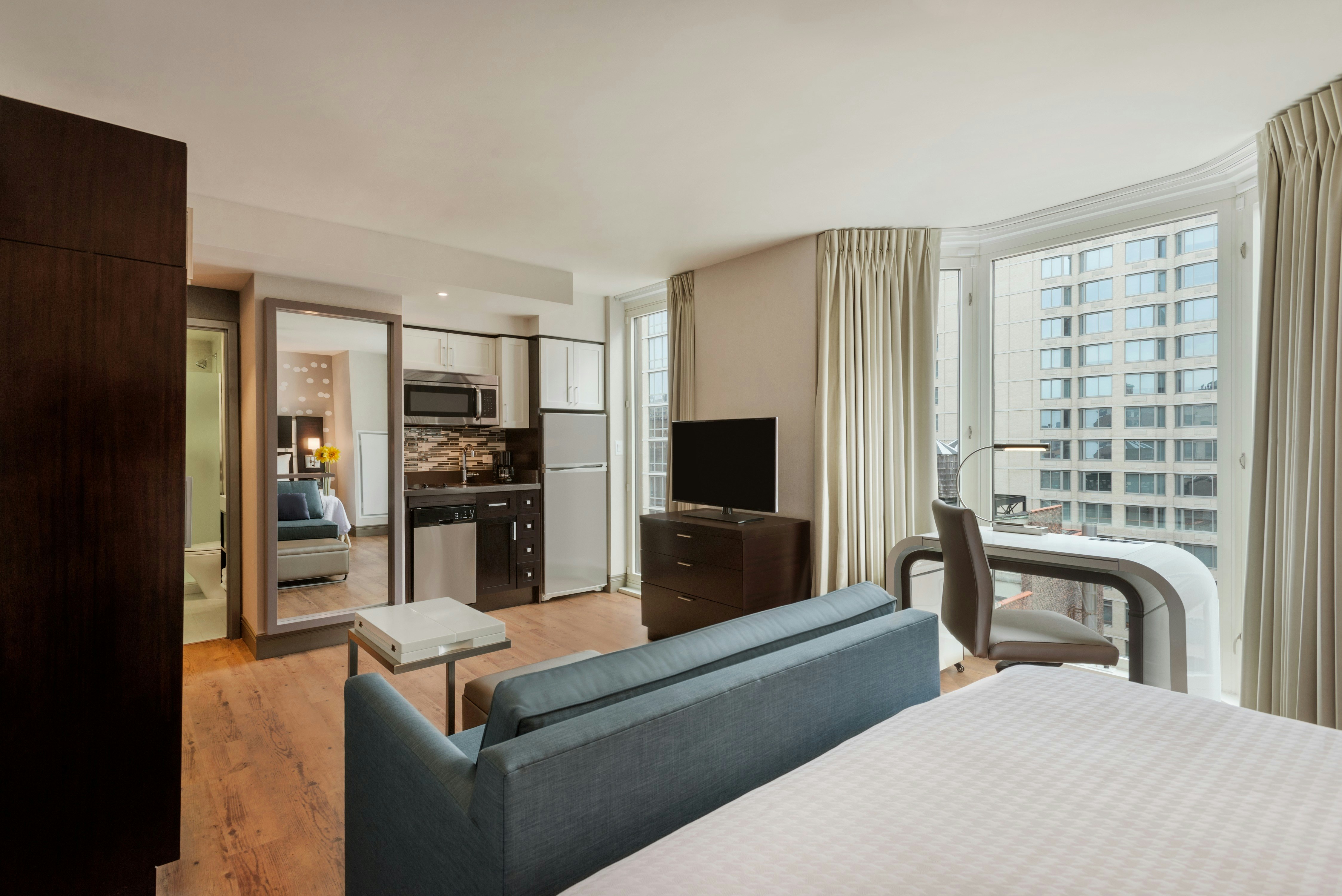 EFFICIENCY, STUDIO, KING BED, CITY VIEW