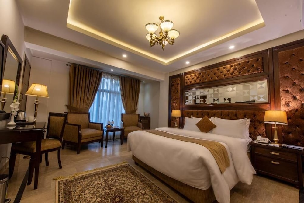 ENVOY CONTINENTAL HOTEL 17/50