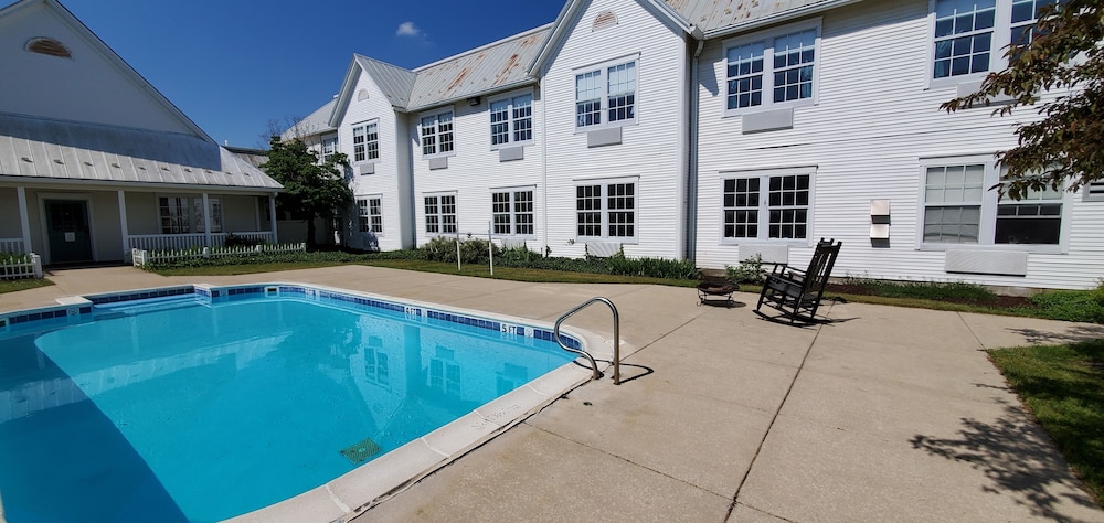 The Inn at Amish Acres 5/44