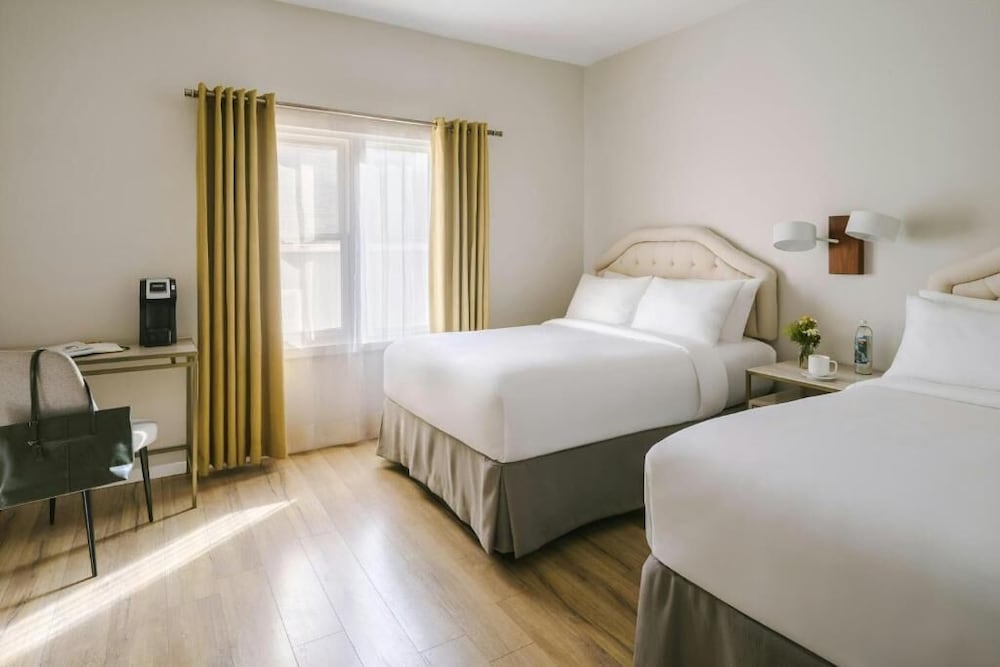 DELUXE, STUDIO, 2 DOUBLE BEDS