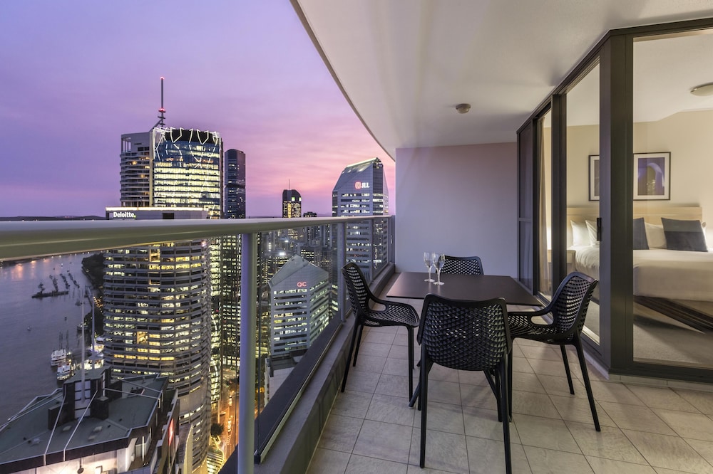 Oaks Brisbane Aurora Suites 3/74