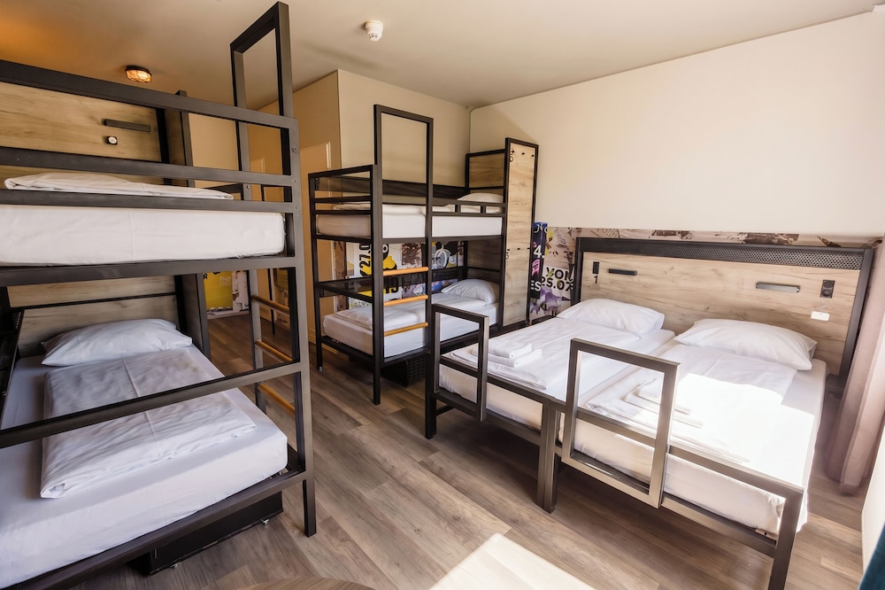 Mixed Dorm, 8 Beds