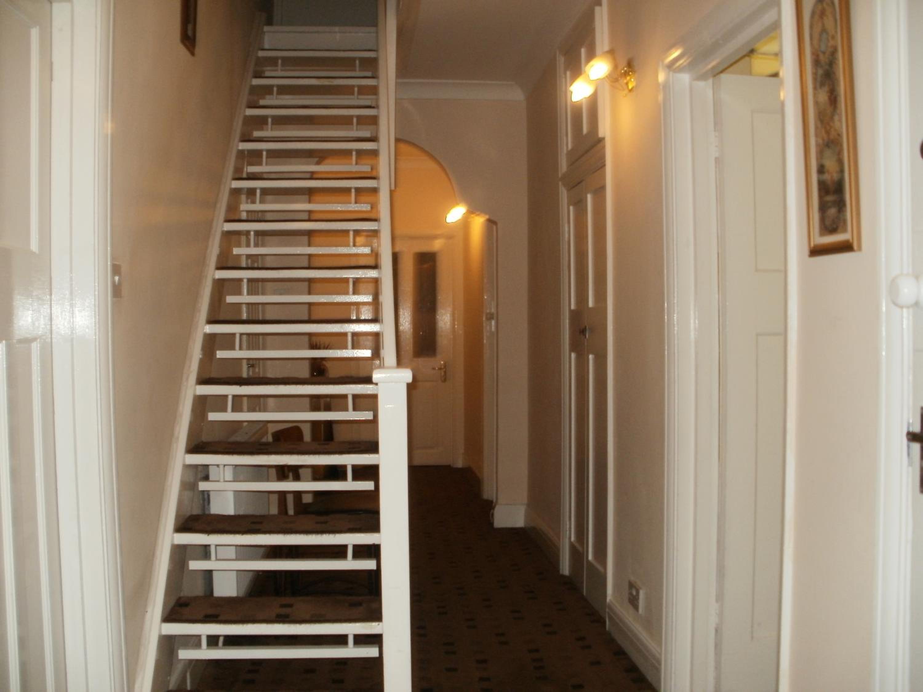 London Heathrow Guesthouse 8/23