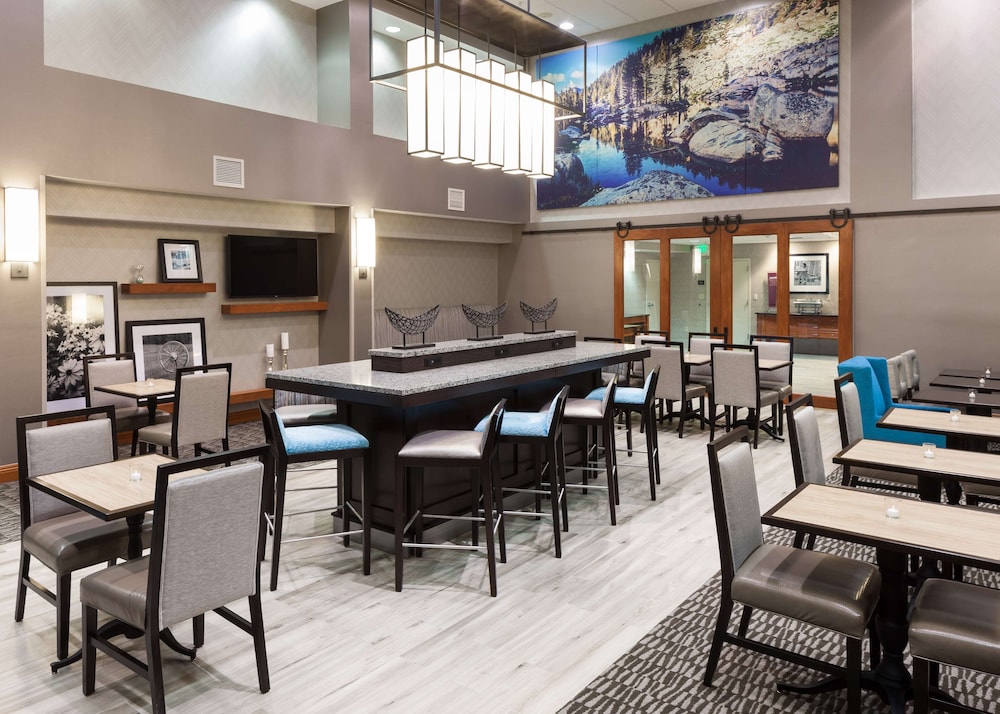 Hampton Inn And Suites Tulare 40/60