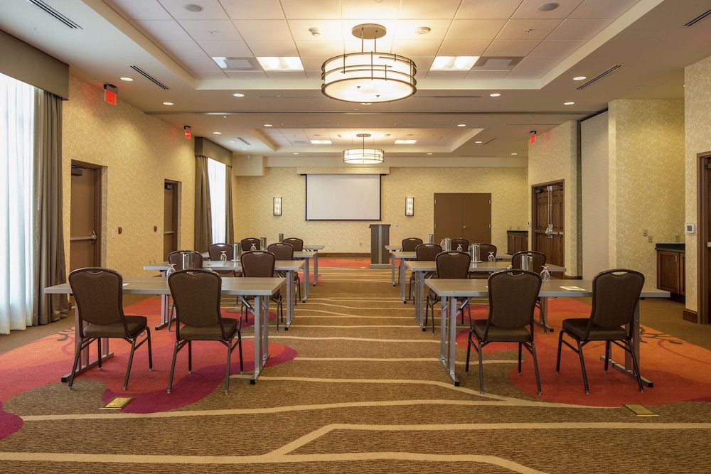 Hilton Garden Inn Uniontown 41/51