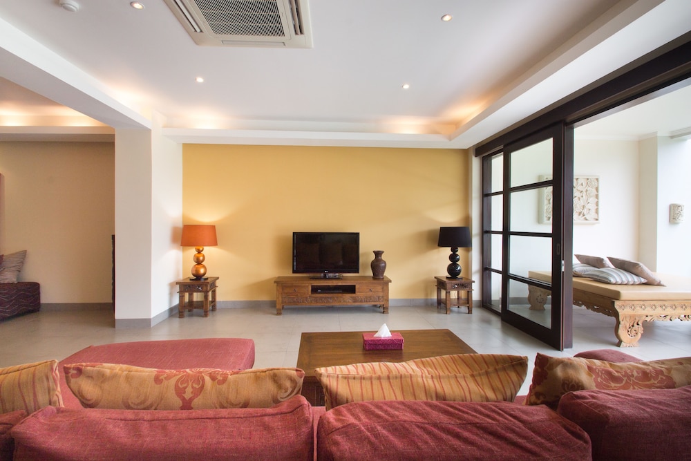 Peninsula Bay Resort 30/50