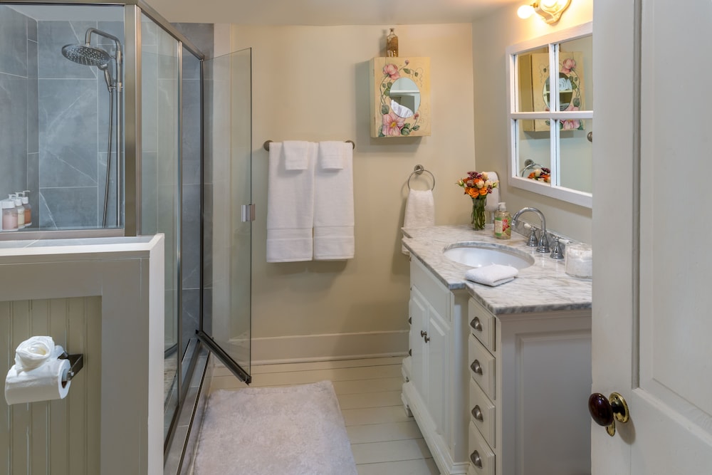 Maison D Memoire Bed & Breakfast Cottages 45/50