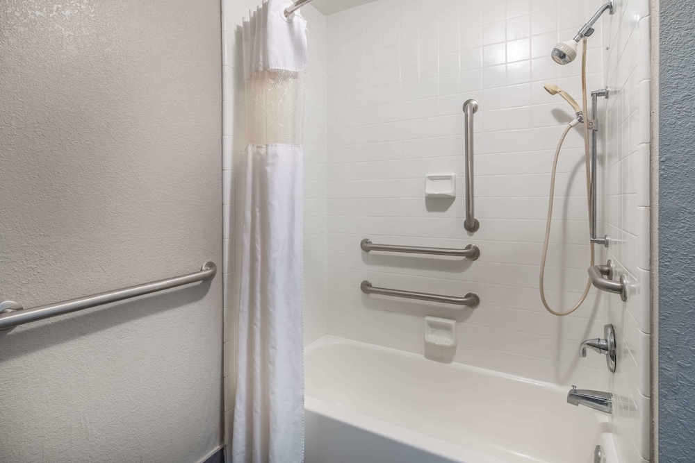 Days Inn By Wyndham Wilson 24/41