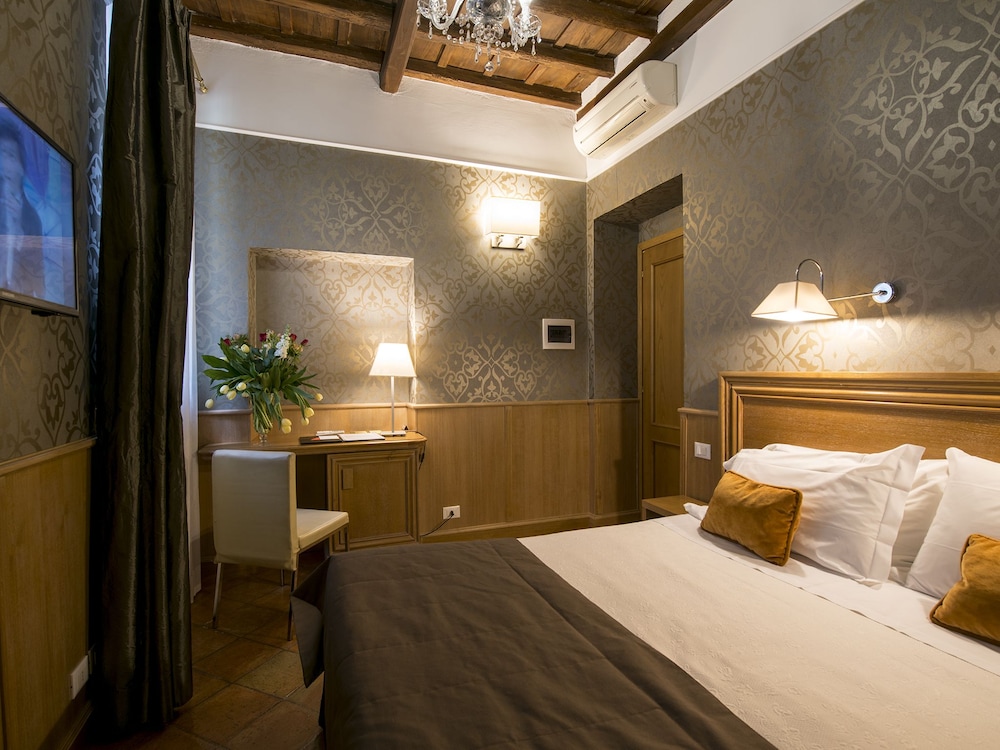 CLUB, DOUBLE OR TWIN BED, ANNEX