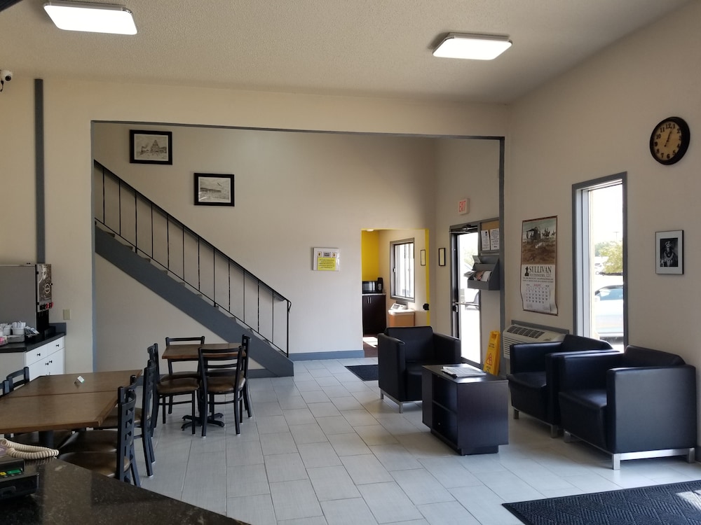 Super 8 By Wyndham Keokuk 15/21