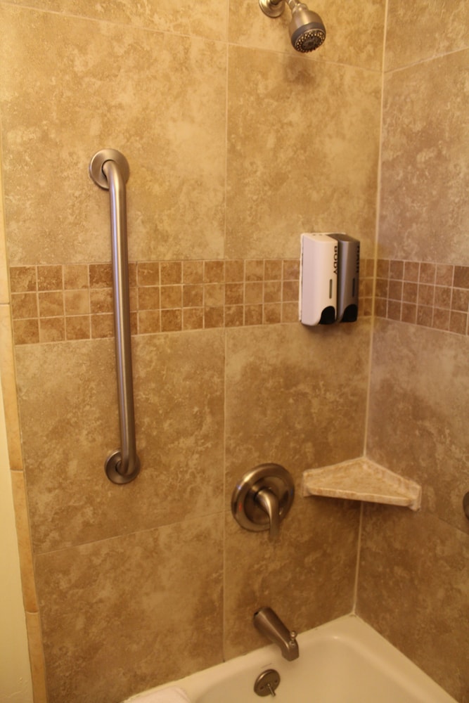 Riverside Inn & Suites Santa Cruz 52/56